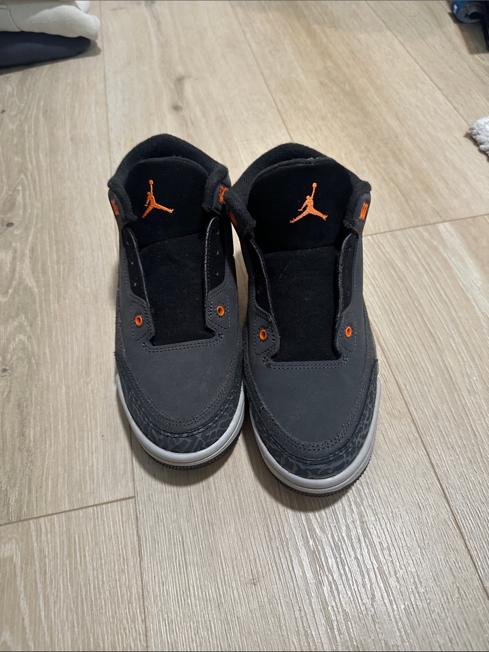 Boys Jordan sneakers size 3